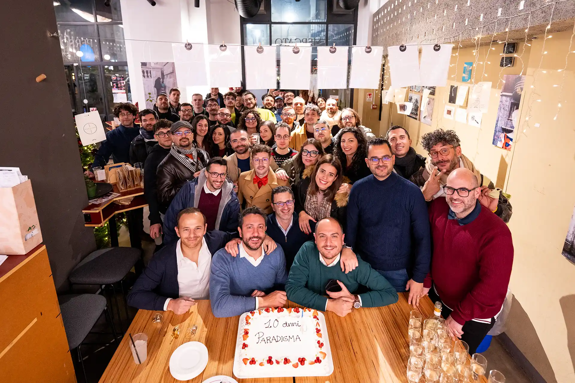 Foto di gruppo delle persone di Paradigma